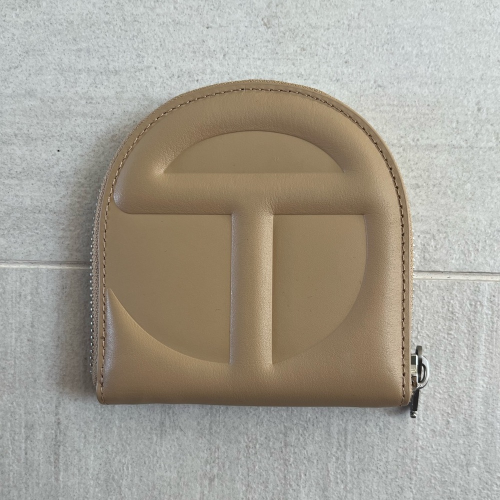 Telfar Wallet